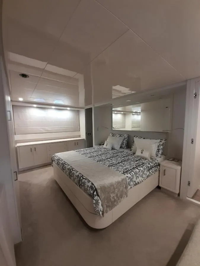 Úszó hotel Luxury Yacht Portosole Hotel San Remo