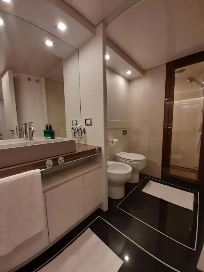 Úszó hotel Luxury Yacht Portosole Hotel San Remo Olaszország