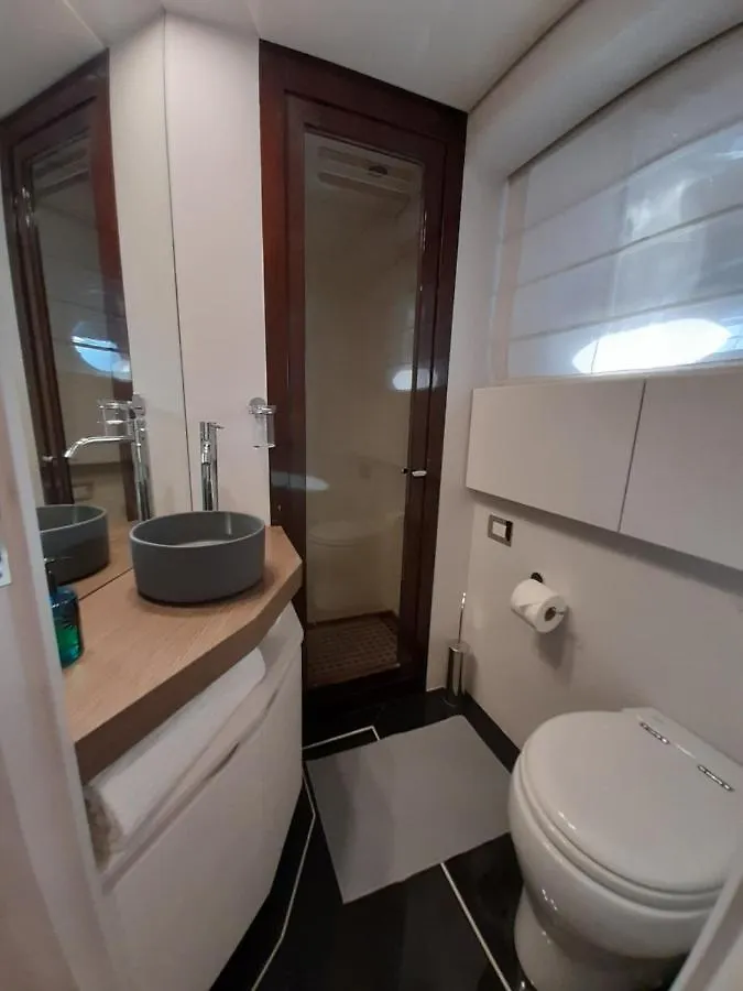Luxury Yacht Portosole Hotel San Remo 0*,  Olaszország